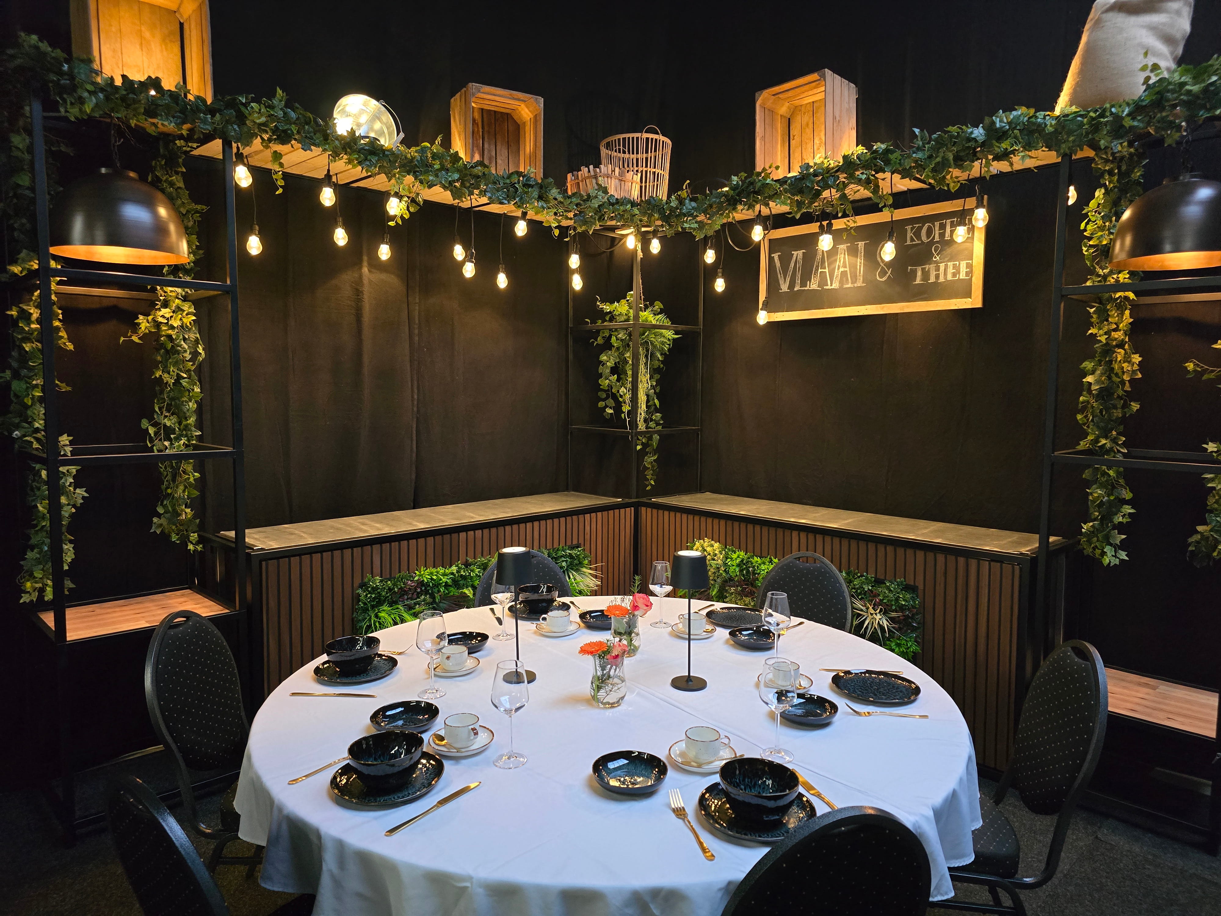 Bord Eccentric blue 23cm