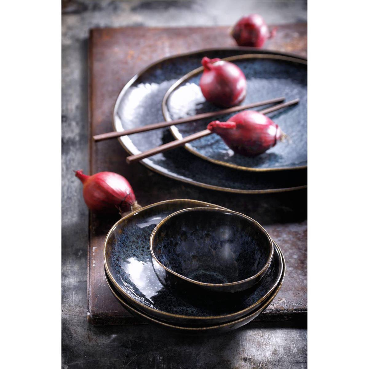 Bord Eccentric blue 23cm